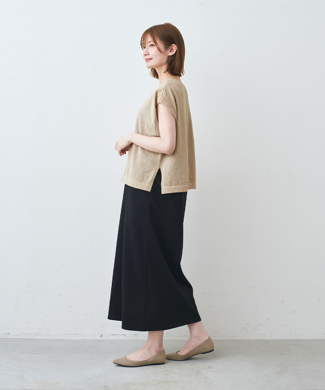 IEDIT|Her smileプロジェクト IEDIT[イディット]　大人のこなれ感が完成！ ニットベストとノースリーブワンピースのコーディネートセット〈ブラック〉（WEBサイズ）|モデル身長：165cm　着用サイズ：M