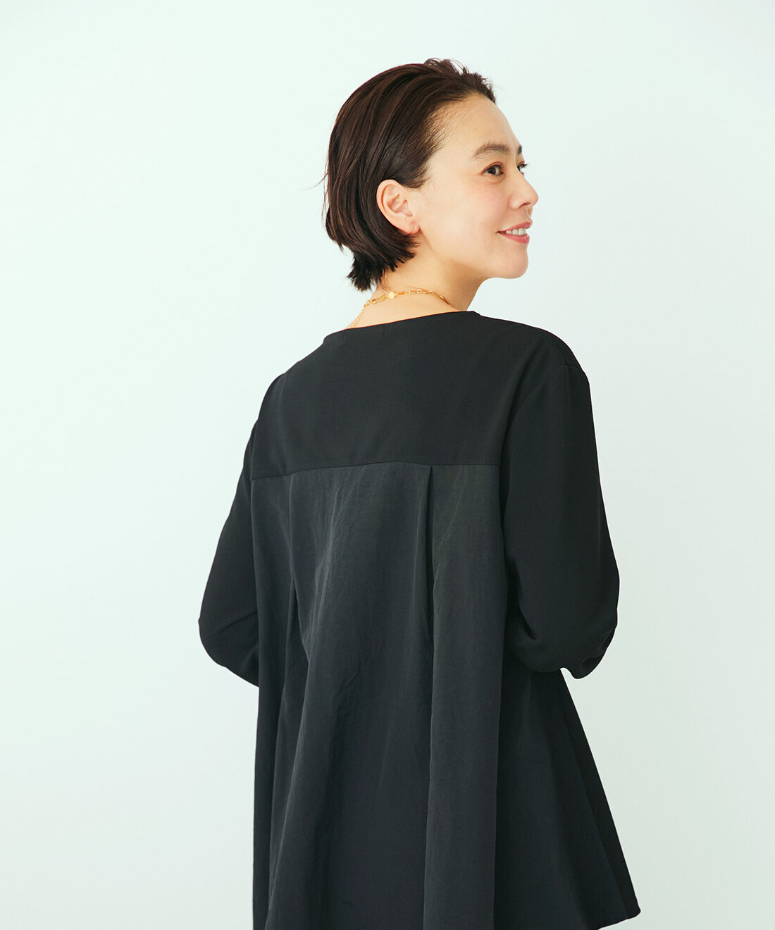 IEDIT|Her smileプロジェクト IEDIT[イディット]　接触冷感＆UVカットがうれしい 背中異素材使いで上品に着映えるカットソーセットアップ〈ブラック〉