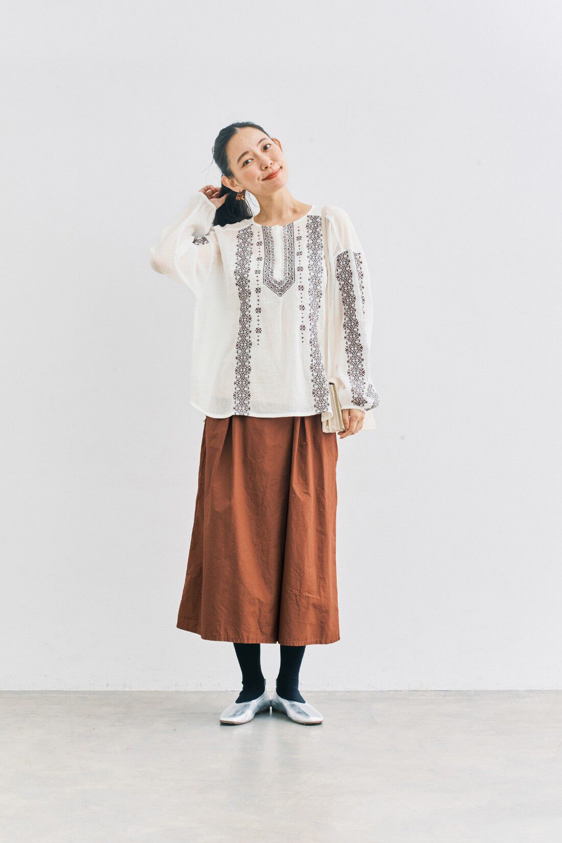 and myera|ａｎｄ　ｍｙｅｒａ巻き風スカート〈キャメル〉のコーディネート