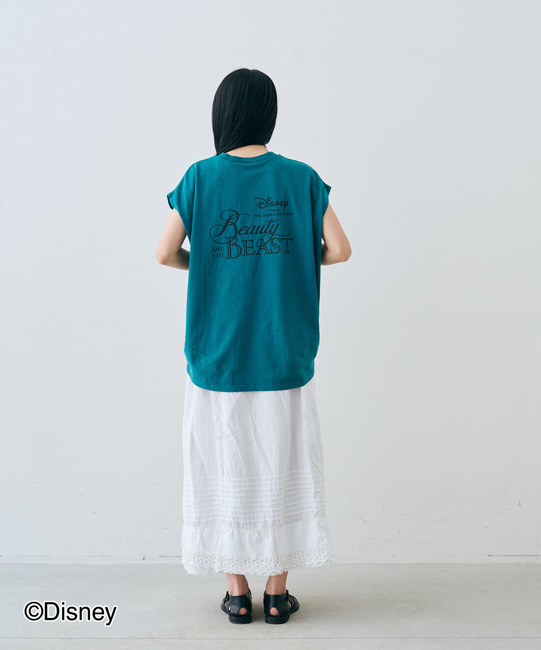 MEDE19F|【Disney】古着屋でみつけたようなノースリーブTシャツ〈美女と野獣〉とヴィンテージフープイヤリングのコーディネート