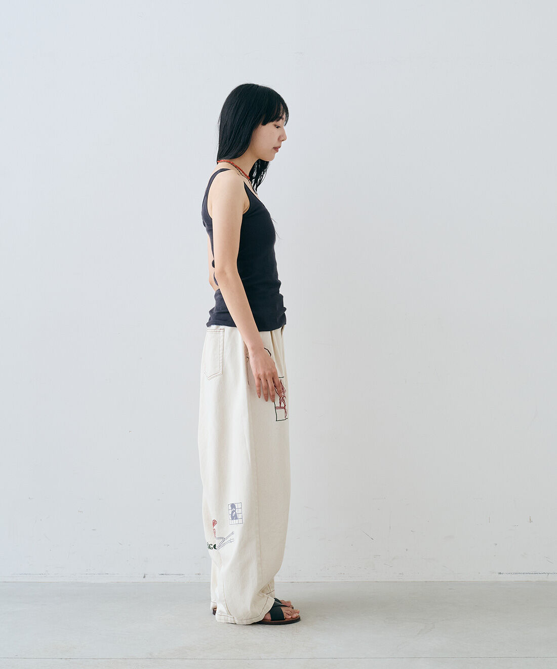 MEDE19F|アート刺繍をほどこした ワイドパンツ〈生成り〉とEDER SHOES 1542 NERO / 13のコーディネート