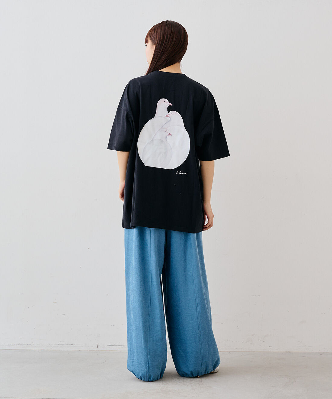 MEDE19F|フェイクスエードのリラックス パンツ〈スカイテールブルー〉のコーディネート