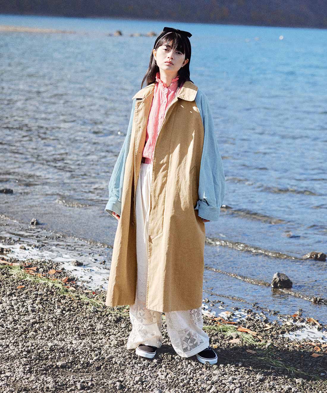 MEDE19F [メデ・ジュウキュウ]|デニムスリーブ バルマカーンコート〈ベージュ〉のコーディネート
