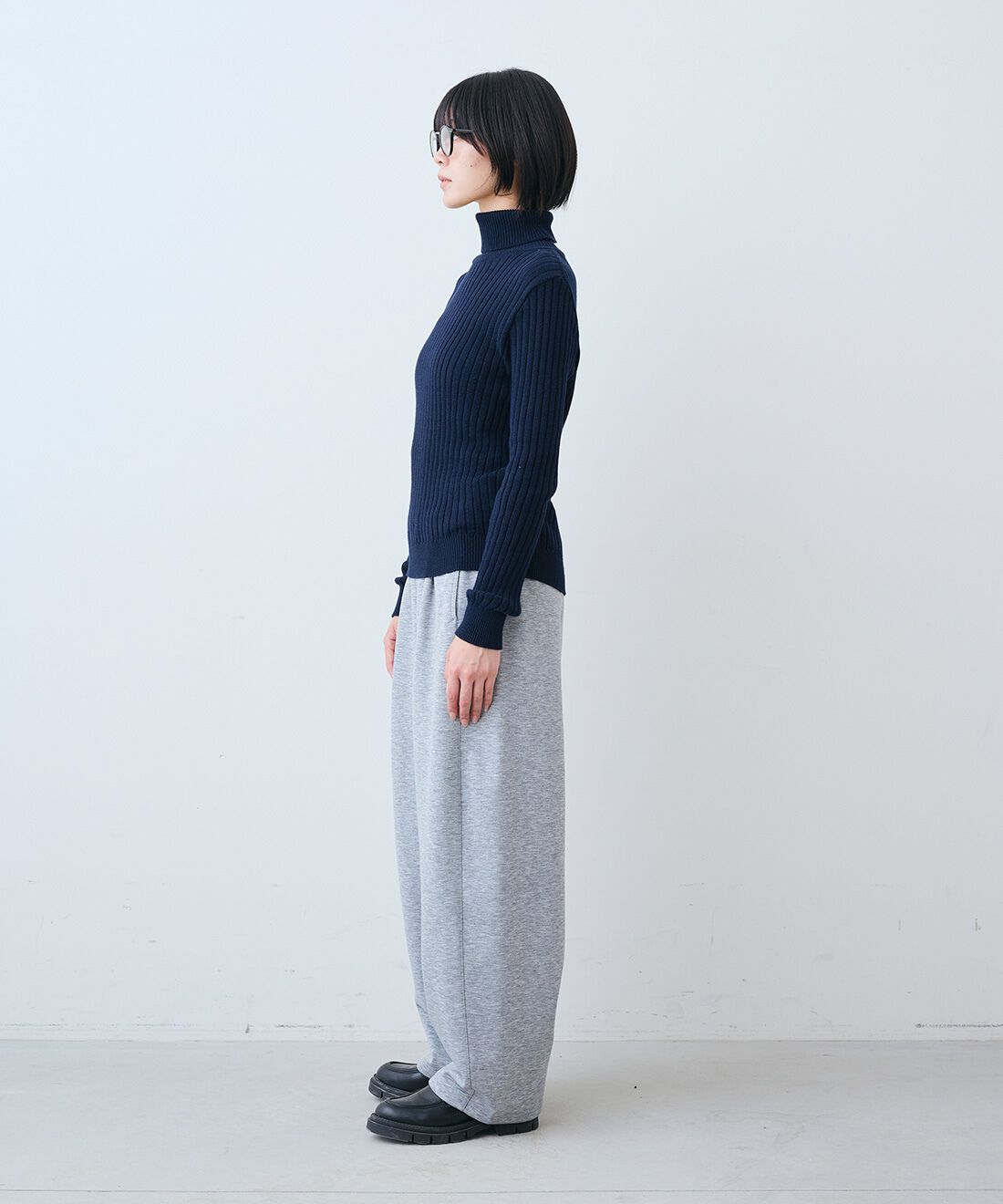 THREE FIFTY STANDARD|日本製コットン100％ リブ タートルとレザーのワイド ボストンバッグ〈ブラック〉のコーディネート