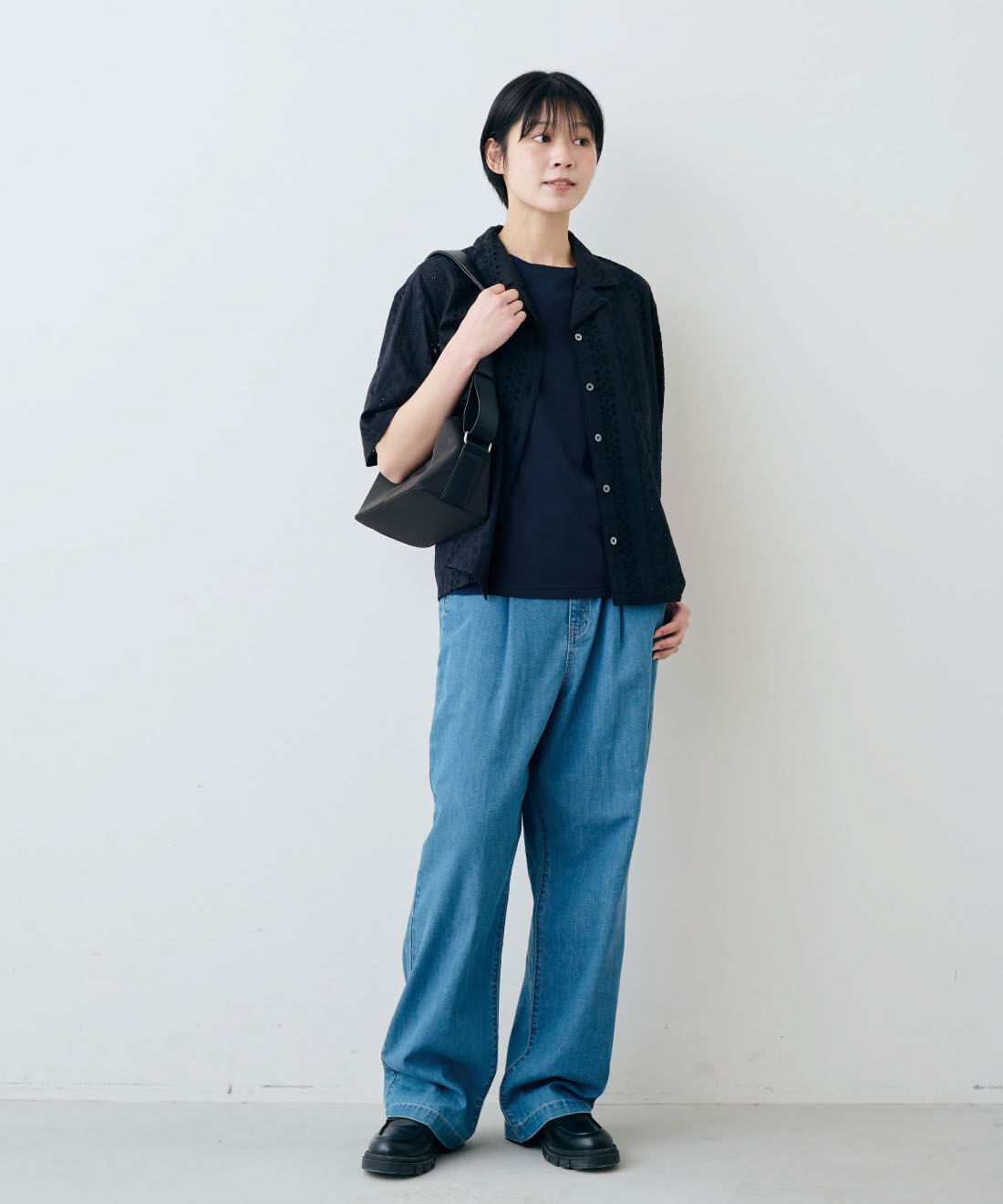 THREE FIFTY STANDARD|ライトデニムのタックワイドパンツのコーディネート