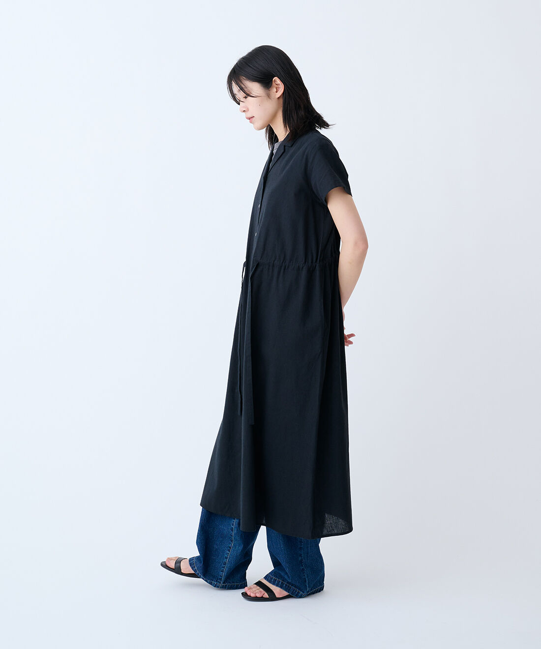 THREE FIFTY STANDARD|コットンリネンのシャツワンピース〈ブラック〉とやわらかな着ごこちのシルク混タンクトップ　のコーディネート