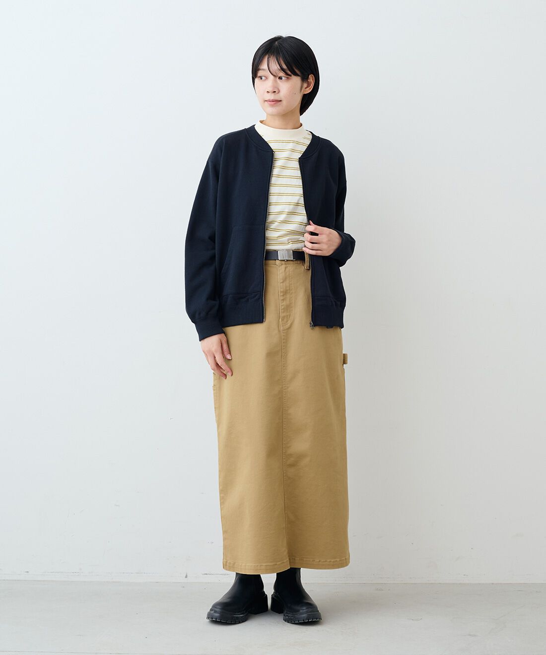 THREE FIFTY STANDARD|カツラギ ペインタースカート〈カーキベージュ〉のコーディネート|モデル身長：163cm 着用サイズ：M