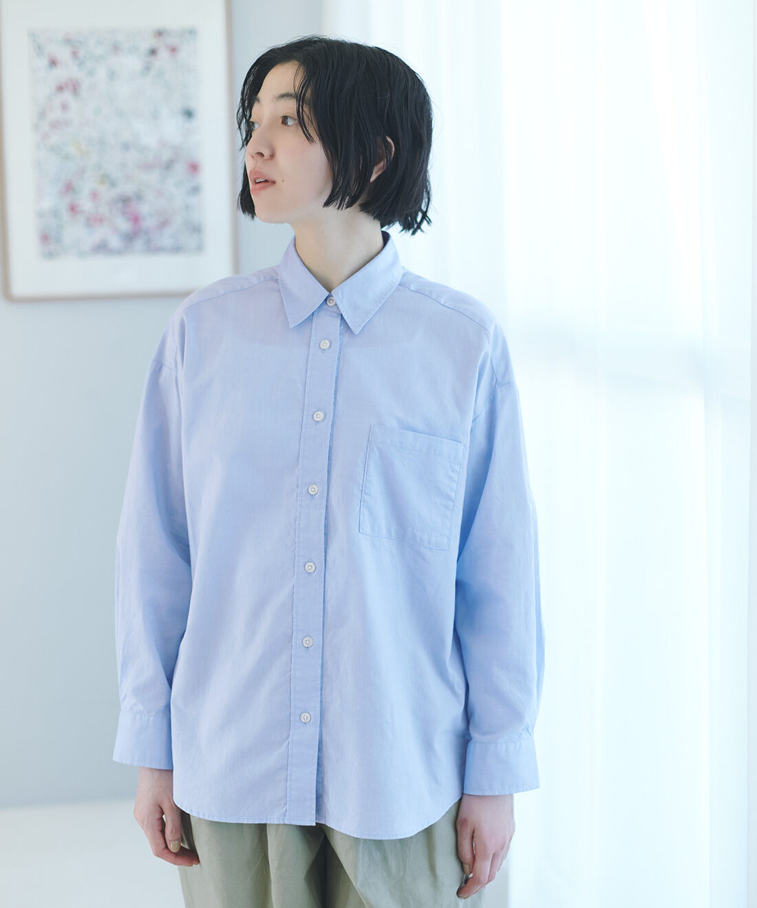THREE FIFTY STANDARD|日本製の刺しゅうオックス シャツ〈ブルー〉のコーディネート|※撮影環境により画像の色味が実物と少し異なって見える場合がございます。正しい色味は商品ページの画像をご参照ください。