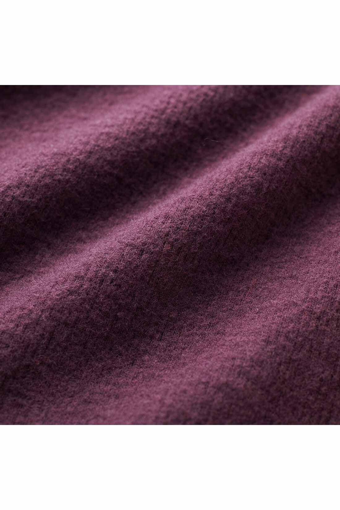 THREE FIFTY STANDARD|THREE FIFTY STANDARD　ほどよいあたたかさの裏起毛タートルの会|裏面はほのかに起毛させているから、着た時にひんやりしにくく、ふんわりやさしい肌当たり。