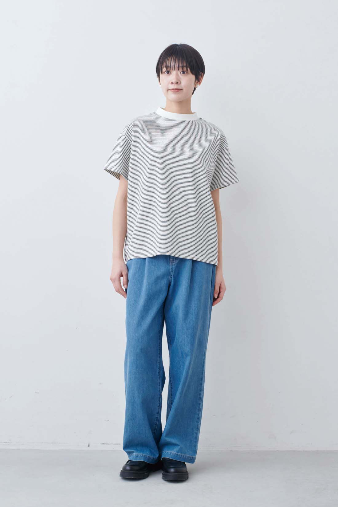 THREE FIFTY STANDARD|こだわりボーダーTシャツの会とライトデニムのタックワイドパンツのコーディネート