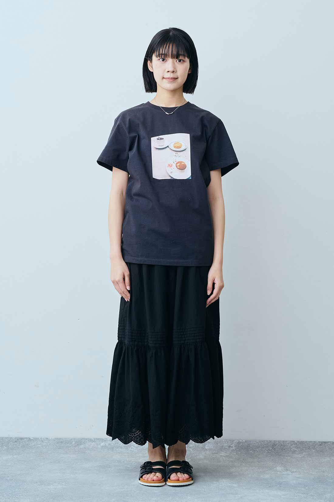 THREE FIFTY STANDARD|小谷実由さんコラボ フォトＴシャツ〈チャコールグレー〉のコーディネート|モデル身長：163cm 着用サイズ：M