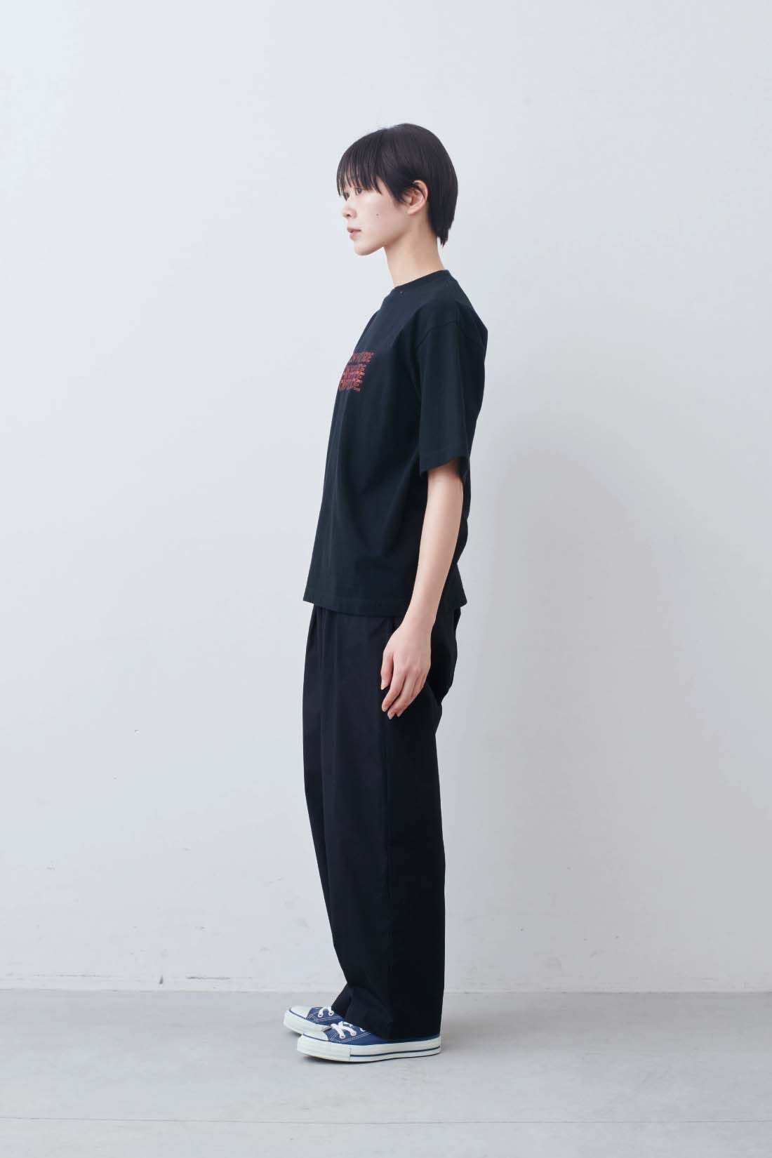 THREE FIFTY STANDARD|丸胴仕様のロゴプリントＴシャツ〈ブラック〉のコーディネート
