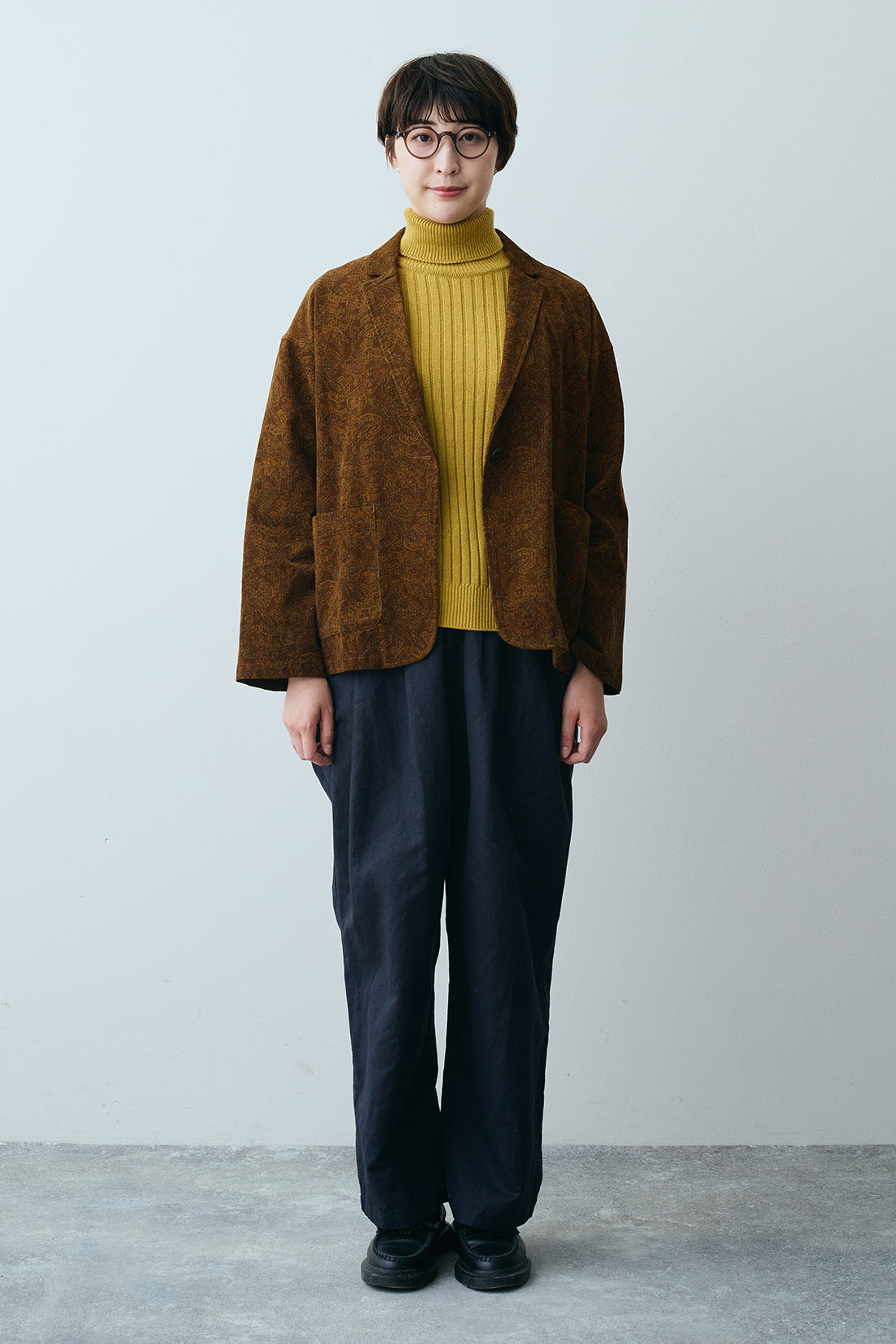 THREE FIFTY STANDARD|コットン１００％リブタートルＴＦＳとリネン混パンツダークネイビーＴＦＳのコーディネート