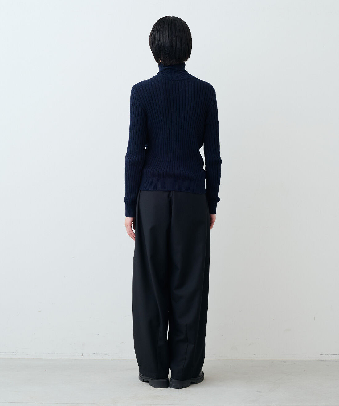 THREE FIFTY STANDARD|THREE FIFTY STANDARD　タックテーパードパンツ〈ブラック〉|モデル身長：163cm　着用サイズ：M