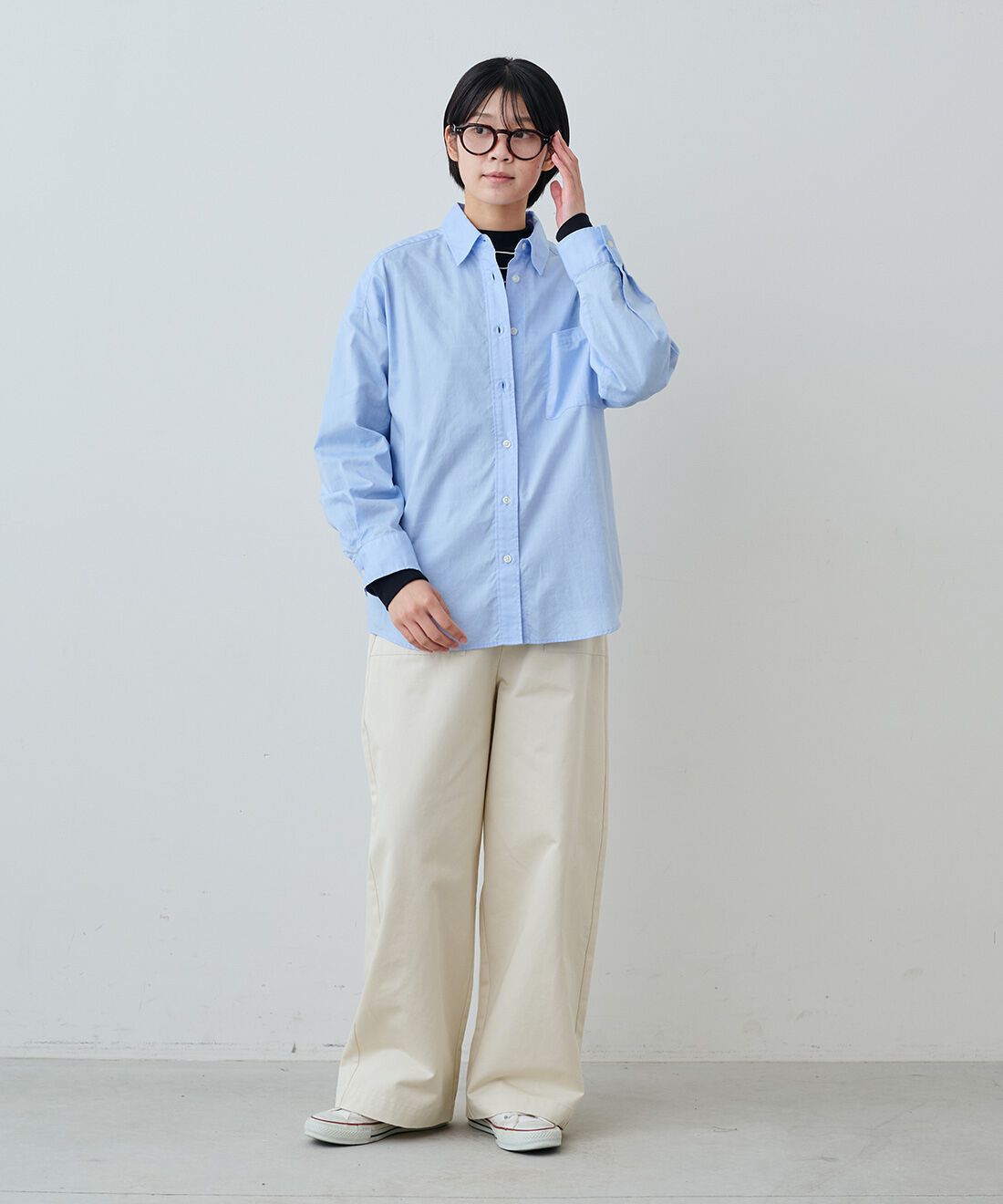 THREE FIFTY STANDARD|日本製の刺しゅうオックス シャツ〈ブルー〉のコーディネート|モデル身長：163cm 着用サイズ：M