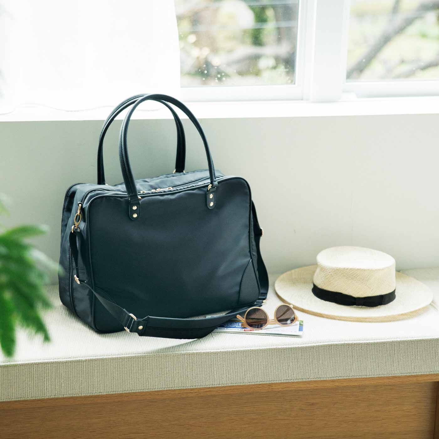 L'AMIPLUS|ラミプリュス きれいめ上品 ガバッと開いて一目瞭然！ 180度オープン部屋が便利なトラベルボストンバッグ〈リッチブラック〉