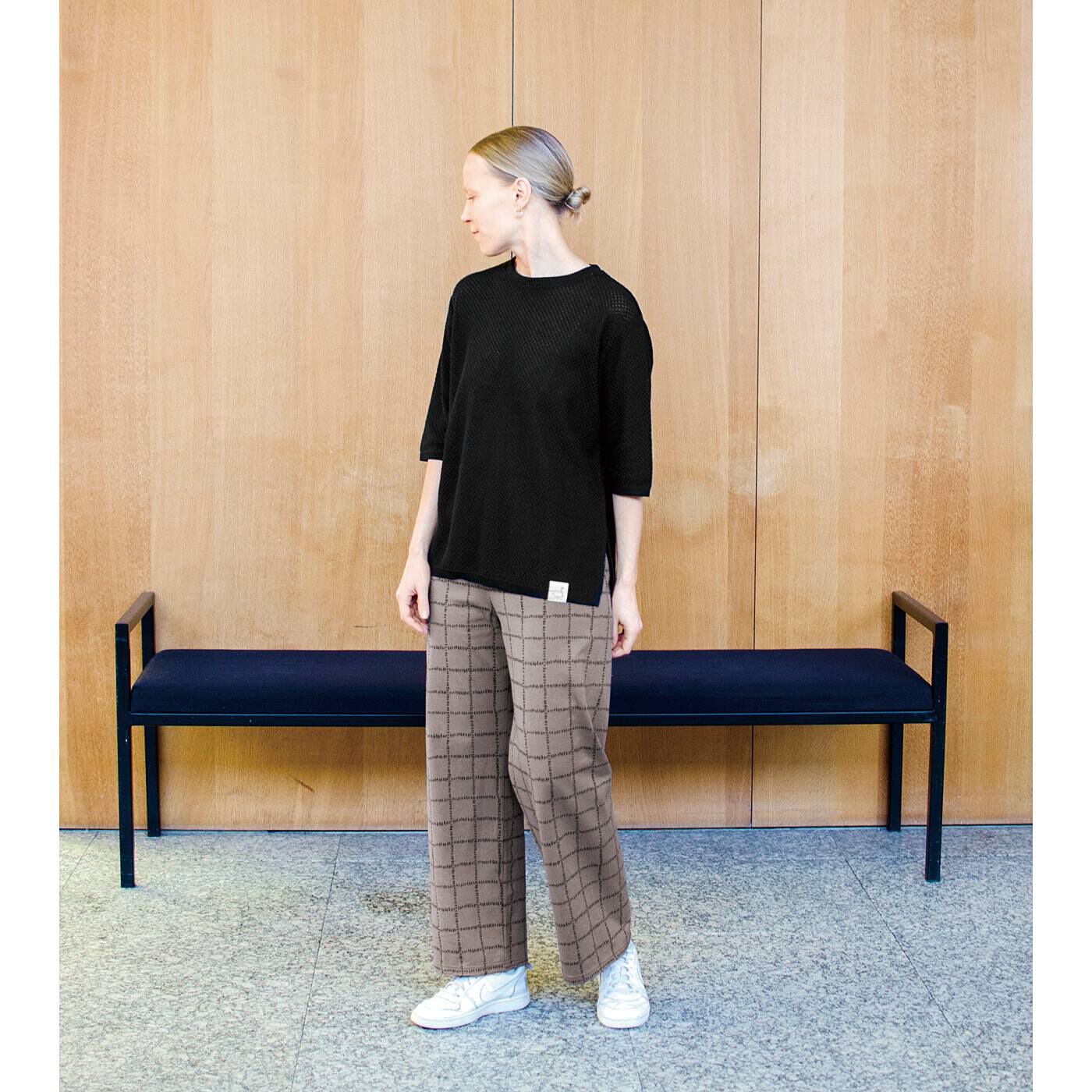 SAANA JA OLLI|サーナ ヤ オッリ　風を感じるほどよい透け感　オーガニックコットン混のタック鹿の子（かのこ）編みニットトップス〈ナイトブラック〉