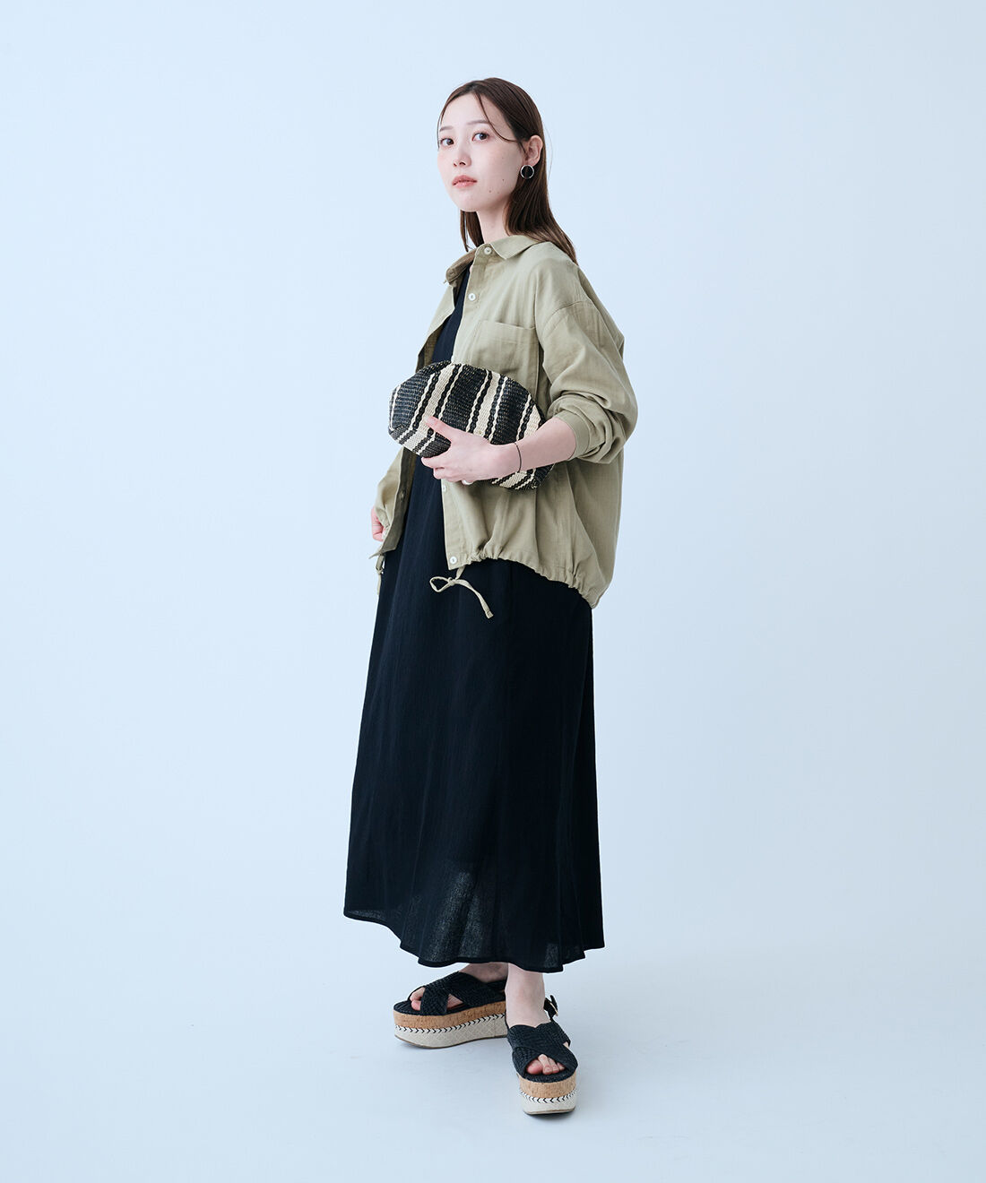 Live in  comfort|オーガニックコットン100%やわらかダブルガーゼの長袖シャツ〈カーキ〉のコーディネート