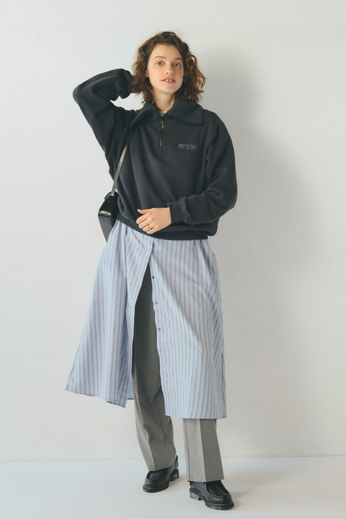 THREE FIFTY STANDARD|麻混 クレリック ワンピース レディースと週７活躍 きれいだね パンツ ワイドストレート  グレーのコーディネート