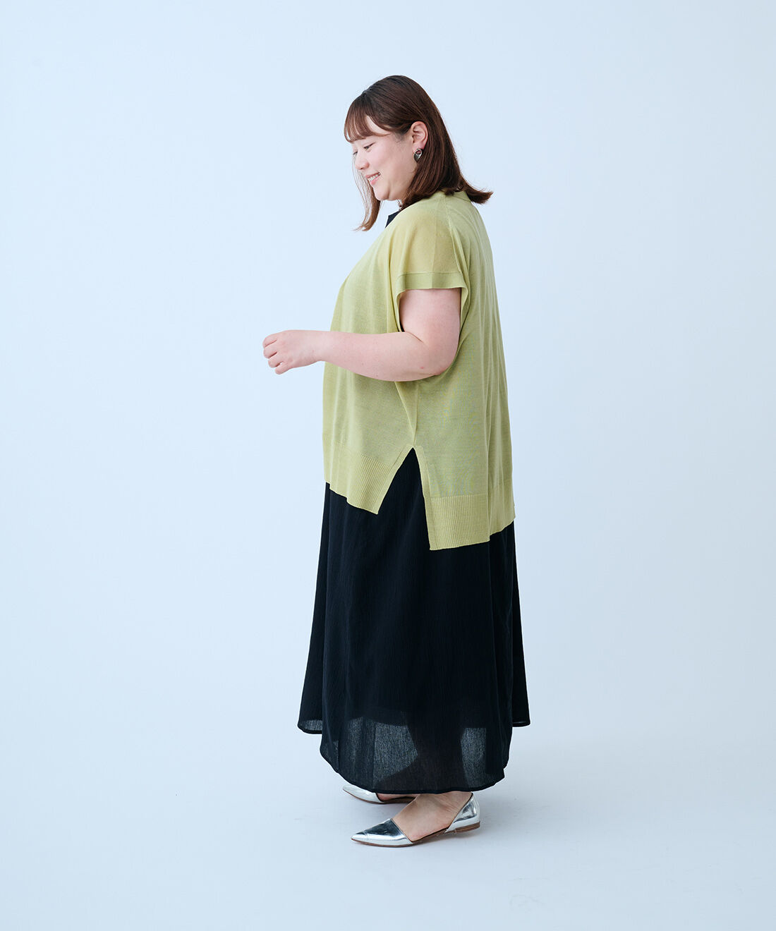 Live in  comfort|栞里ちゃん 楊柳 大人 ノースリーブ ワンピース ブラック 黒とくぼっち アクセ感覚で映えるっくしゅくしゅショルダーバッグ〈シルバー〉のコーディネート