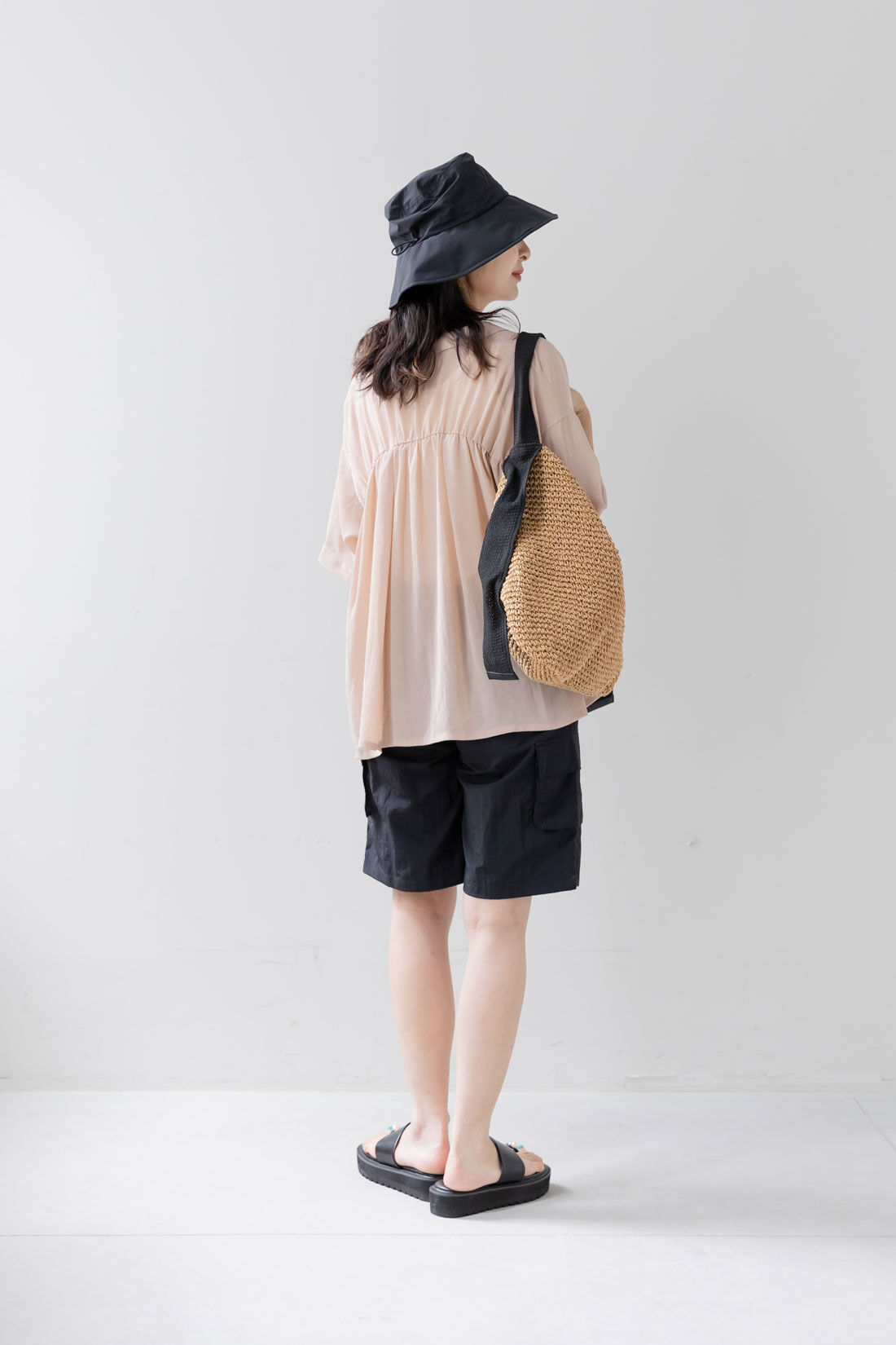 フェリシモギフトショップ|Moredde　UV98％カット＆撥水加工　持ち運びがらくちんなつば広ブリムハット〈ブラック〉