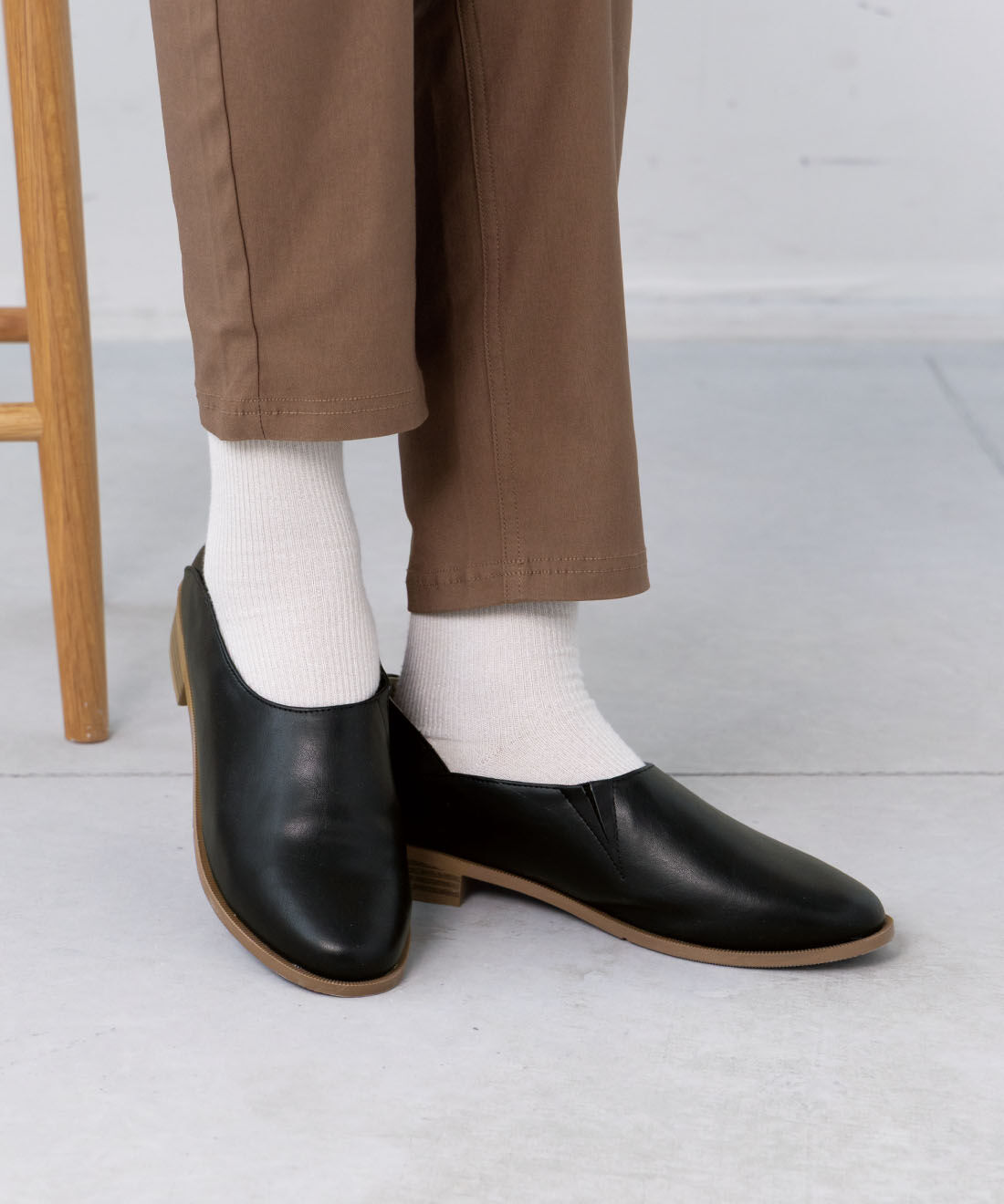 Live in  comfort|フェリシモクラファン はまじとコラボ カジュアルもきれいめもおまかせ 毎日になじむフラットシューティ〈ブラック 26.5cm〉|もうきつさを我慢しない、マイサイズ！