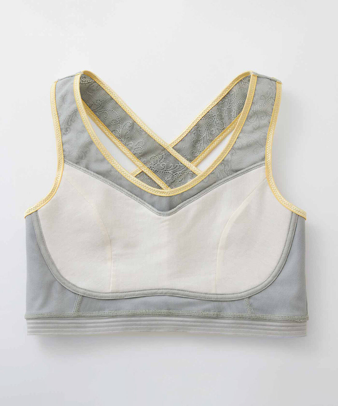 flufeel|スラっとピン！ 着やせもヘルシーもかなう！ ヨガ気分&times;フラットブラ for Sportsの会|Front〈肌側〉バスト肌側の生地は綿100％でさらりと快適。カップ入りで、バストトップが透けない配慮も万全。