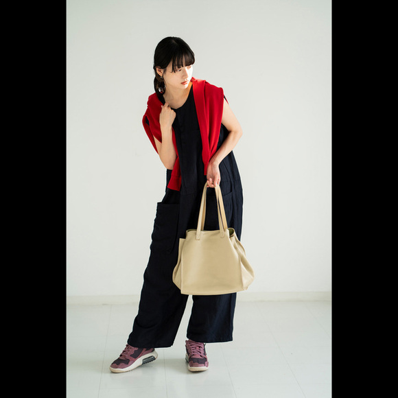 
福岡の鞄作家が作った　職人本革のナーヴェトート〈エクリュベージュ〉
