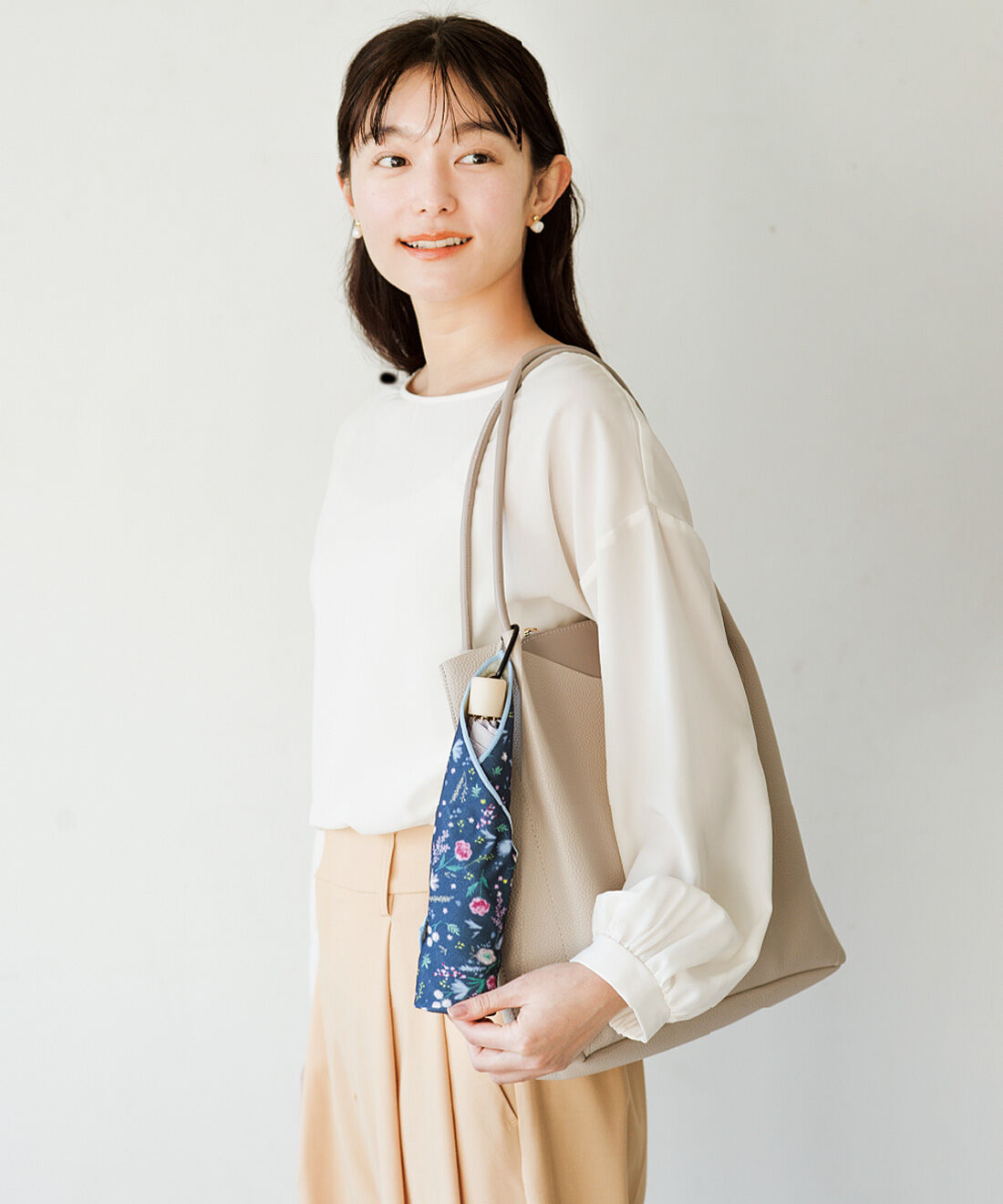 ピタッと包むだけで、雨のしずくもスマートに解決。