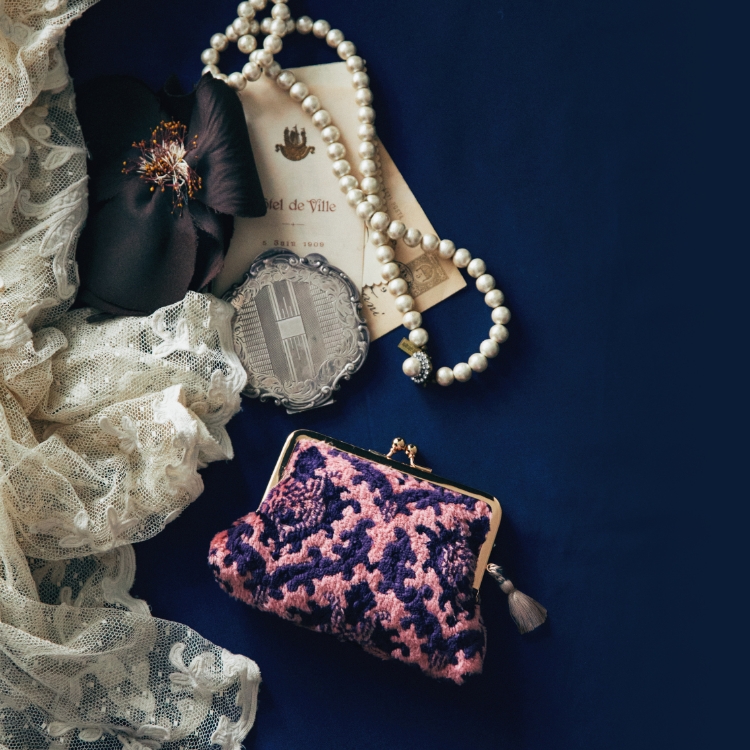 Pouch with clasp