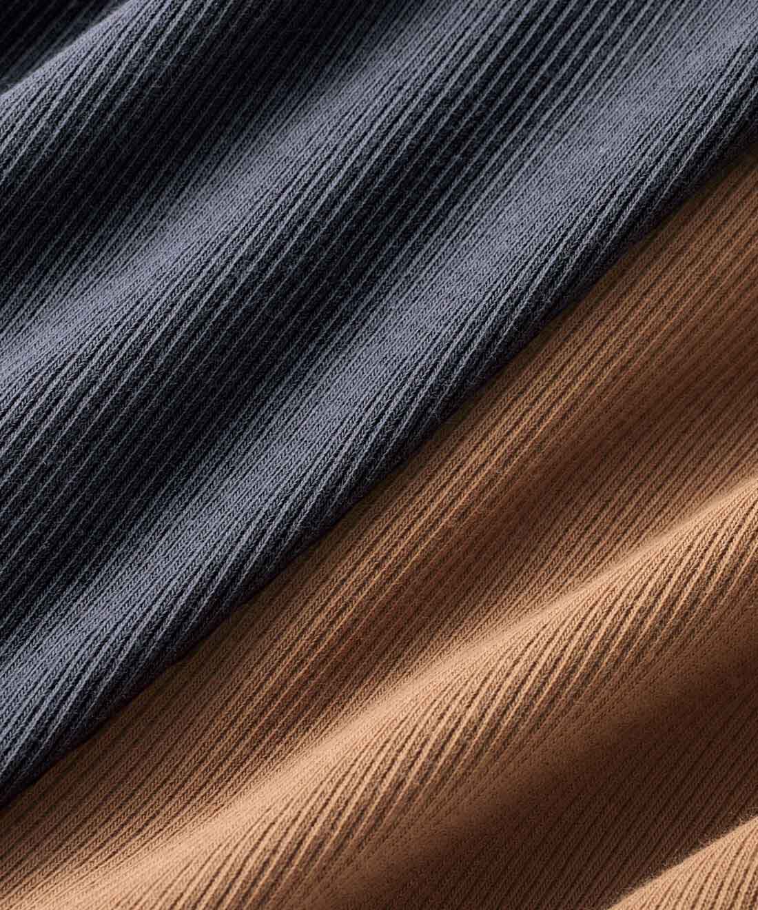 汗ばむ季節も心地よい肌ざわり。伸びやかなストレッチのコットン混リブ素材で快適にフィットします。