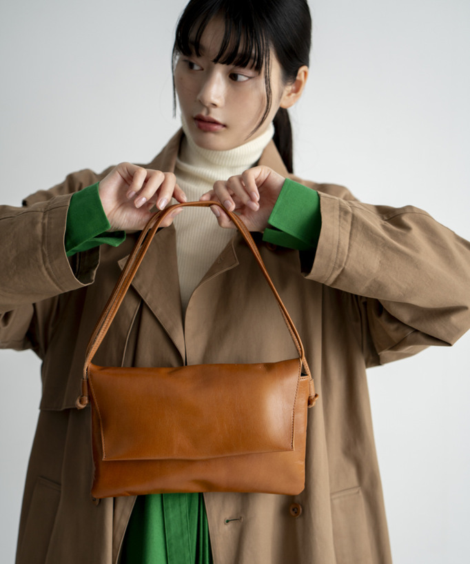 
職人本革のストローリングバッグ〈キャメル〉
