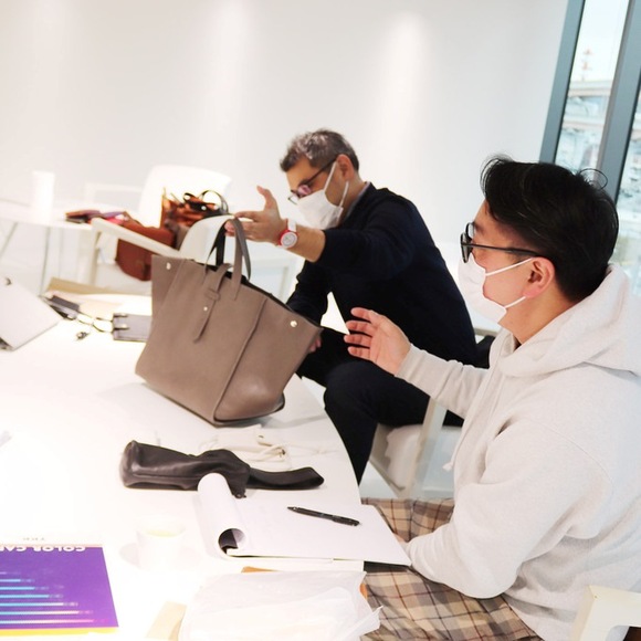 
福岡の鞄作家が作った　職人本革のナーヴェトート〈エクリュベージュ〉
