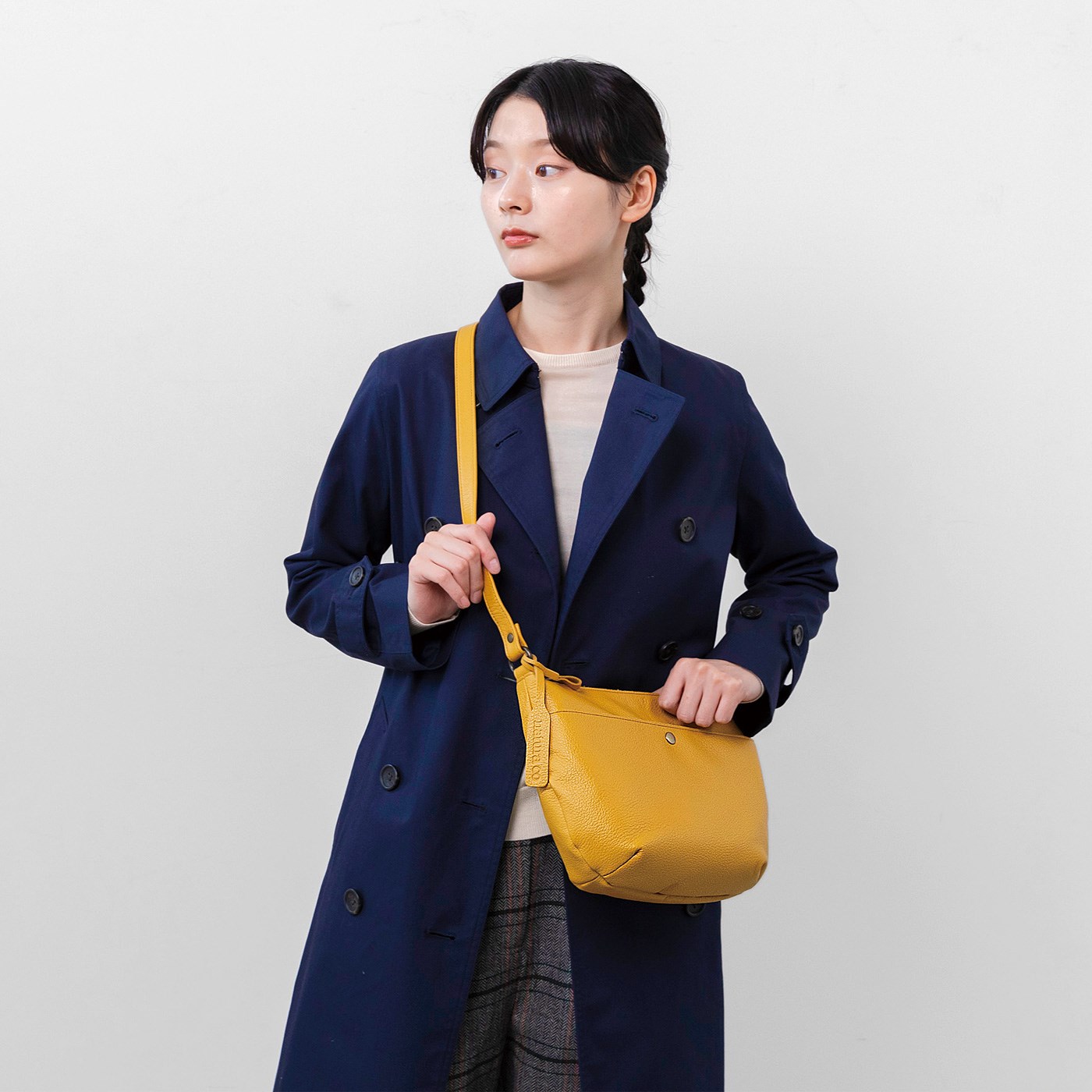 L'AMIPLUS|姫路レザーの撥水ショルダーバッグ〈ミモザイエロー〉